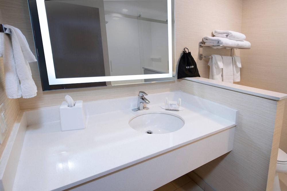 Fairfield Inn & Suites By Marriott Edmonton North Bagian luar foto