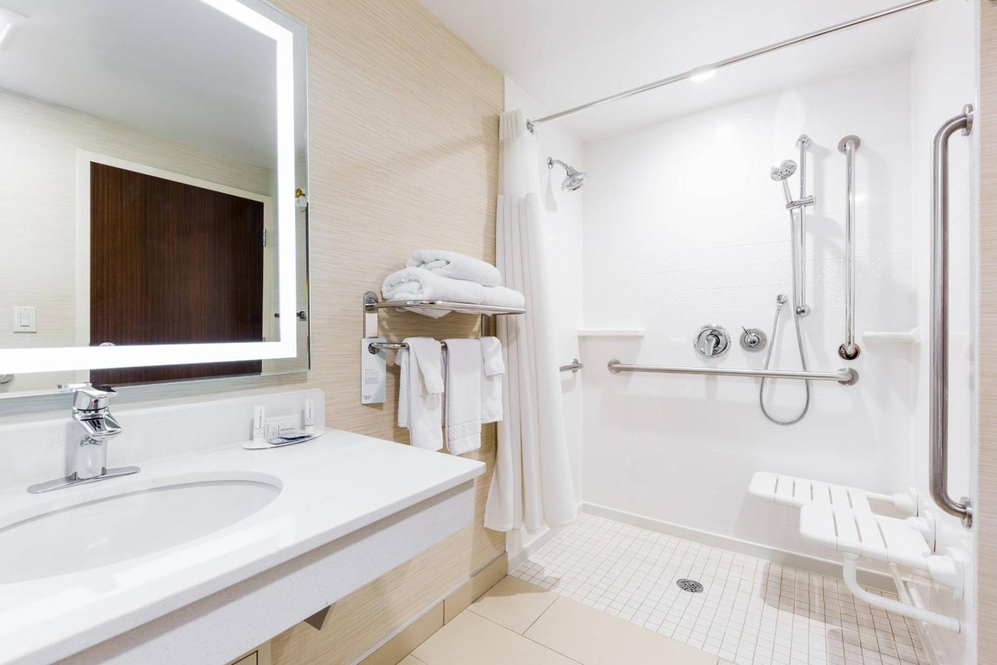Fairfield Inn & Suites By Marriott Edmonton North Bagian luar foto